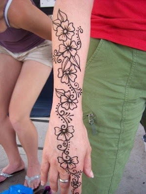 The sixth of my henna tattoos is this floweral beauty down the arm 