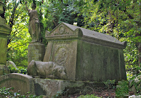 Thomas Sayers' memorial, Highgate Cemetery, London