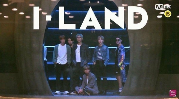 Bangtan mencoba pintu telur yang jadi signaturenya I-Land