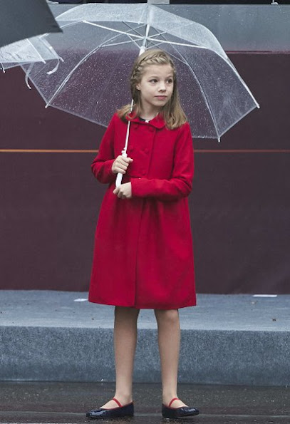 Queen Letizia wore dress,Leonor red coat earring style fashions