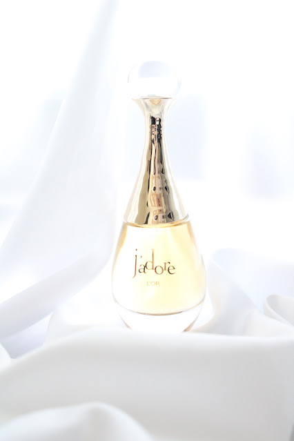 dior j'adore l'or avis, j'adore l'or dior, dior j'adore essence de parfum review, nouveau parfum dior femme, parfum dior j'adore l'or, meilleur parfum femme, parfum tubéreuse, parfum jasmin, dior parfum j'adore, dior parfum femme, calendrier de l'avent dior