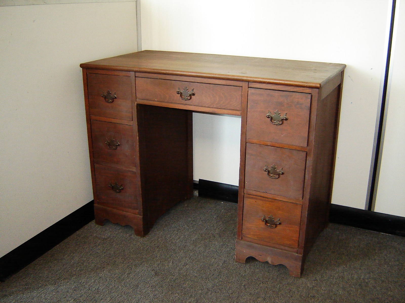 Remodelaholic Little Girls Modpodged And Antiqued Desk