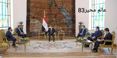 السيسي: مصر مستعدة للمساهمة في وضع ليبيا على المسار الصحيح    أكد الرئيس المصري عبد الفتاح السيسي اليوم الخميس استعداد مصر الكامل لتقديم كافة خبراتها وتجربتها في خدمة الأشقاء الليبيين، بما يساهم في وضع ليبيا على المسار الصحيح وتهيئة الدولة للانطلاق نحو آفاق البناء والتنمية والاستقرار.    جاء ذلك خلال استقبال السيسي اليوم رئيس الحكومة الليبية الجديدة عبد الحميد الدبيبة، حسبما أفاد المتحدث الرسمي باسم الرئاسة المصرية بسام راضي.    وقال المتحدث، في بيان نشره على صفحته بموقع التواصل الاجتماعي "فيسبوك" إن "السيسي جدد التهنئة للقيادة الليبية الجديدة لحصولها على ثقة أعضاء ملتقى الحوار السياسي ممثلي الشعب الليبي، بما يعد بداية مبشرة لمرحلة جديدة تعمل فيها كافة مؤسسات الدولة الليبية بانسجام وبشكل موحد على نحو يرفع المصلحة الوطنية فوق أي اعتبارات".     ووفق المتحدث، شدد السيسي على حرص مصر على الاستمرار في دعم الشعب الليبي لاستكمال آليات إدارة بلاده، وتثبيت دعائم السلم والاستقرار لصون مقدراته وتفعيل إرادته.     وأضاف السيسي أن "المرحلة الحالية تتطلب حشد ليبيا لكافة جهود وسواعد أبنائها ورجالها المخلصين من أجل ترتيب أولويات التحرك والعمل تجاه المجالات المختلفة، بدءاً باستعادة الأمن، ومروراً بتثبيت أركان الدولة، ثم وصولاً إلى الشروع في المشروعات الخدمية والتنموية ذات المردود المباشر على أبناء الشعب الليبي".     وطبقا للمتحدث، أعرب رئيس الوزراء الليبي عن تقدير واعتزاز بلاده للجهود المصرية الصادقة والفعالة في مختلف مسارات حل الأزمة الليبية خلال الفترة الماضية، والتي نتج عنها تقريب وجهات النظر بين الليبيين وإنهاء حالة الانقسام، فضلاً عن دعم مصر للمؤسسات الليبية في مكافحة الإرهاب والجماعات المتطرفة.     كما أكد الدبيبة أن ليبيا حكومةً وشعباً تتطلع إلى إقامة شراكة شاملة مع مصر بهدف استنساخ نماذج ناجحة من تجربتها التنموية الملهمة التي تحققت خلال السنوات الماضية، خاصةً فيما يتعلق باستعادة الأمن والاستقرار وانطلاق عملية التنمية والإصلاح.     وأضاف المتحدث أن اللقاء شهد استعراض الجهود الليبية خلال الفترة المقبلة لقيادة المرحلة الانتقالية، وآفاق التعاون والتنسيق بين البلدين الشقيقين لمساندة الجانب الليبي في المسؤولية التاريخية في تلك الفترة، حيث تم التوافق على تبادل الزيارات على مستوى المسؤولين التنفيذيين لنقل الخبرة والتجربة إلى الجانب الليبي، والتشاور بشأن كافة القطاعات التي سيتم التعاون فيها، خاصةً على مستوى الخدمات واستعادة الأمن، إلى جانب التعاون الاقتصادي، وكذا تأهيل الكوادر الليبية في مختلف المجالات.