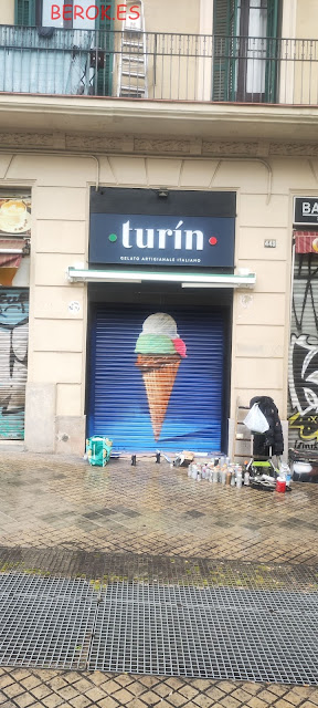 Graffitis heladerías helados persianas turin Barcelona