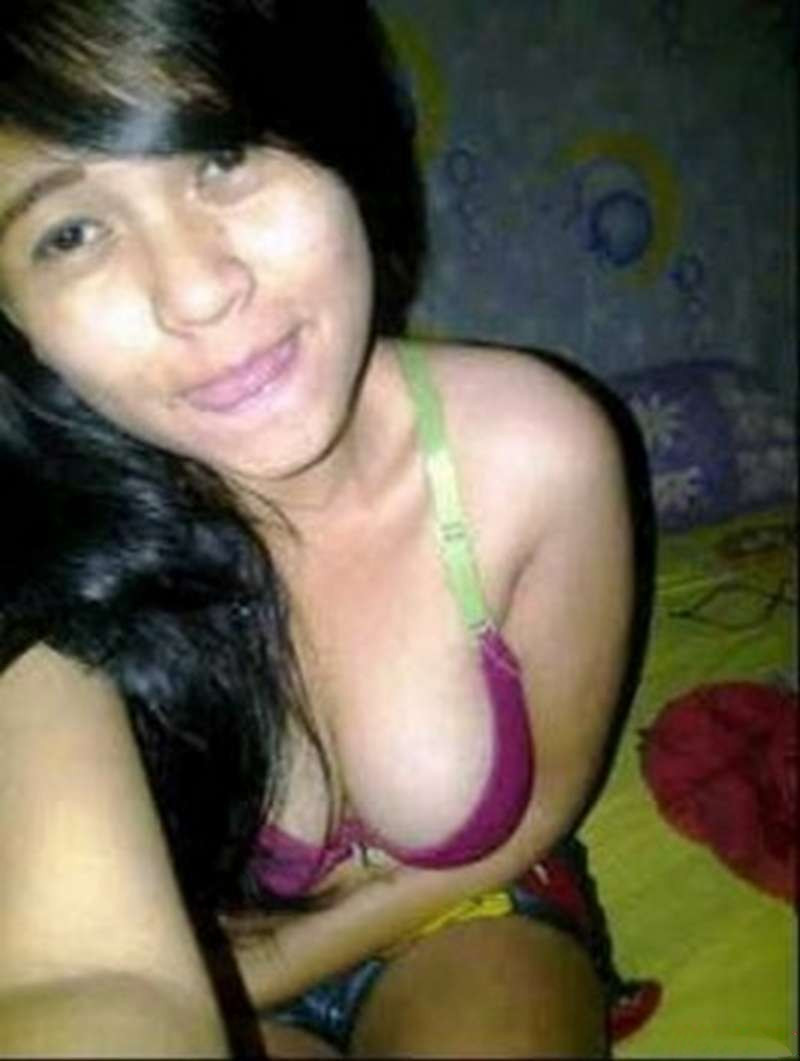  cabe-cabean cantik ngeliatin toket gedenya,cewek abg indonesia selfie pamerin payudara besar puting hitam