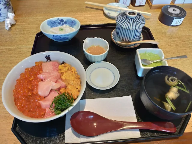 魚忠丼うに、いくら、まぐろ【福岡グルメ】福岡市今泉 魚忠でうに、いくら、まぐろの魚忠丼ランチがおすすめです！