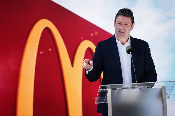 Mantan CEO McDonald's Dituntut karena Skandal Seks dengan Banyak Karyawan