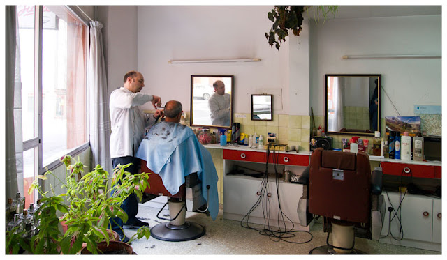 fotografía de Juan y su clásica peluquería´.en Gijón