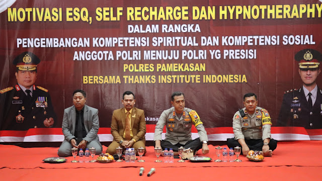 Polres Pamekasan, bersama Thanks Institut Indonesia, menggelar Training Motivasi Emotional Spiritual Quotient (ESQ), Self Recharge dan Hypnotheraphy