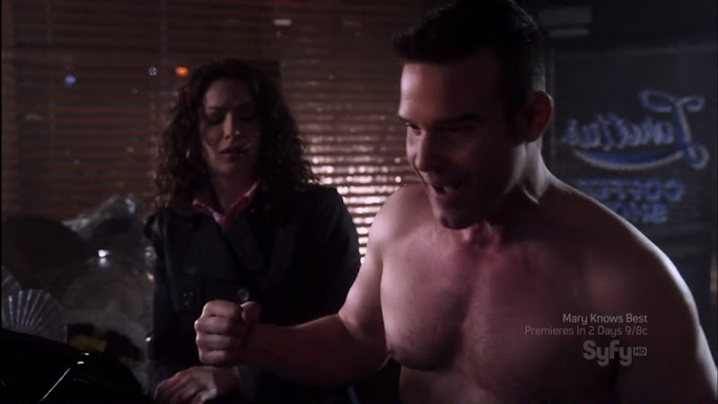 Eddie McClintock Shirtless on Warehouse 13 s2e02