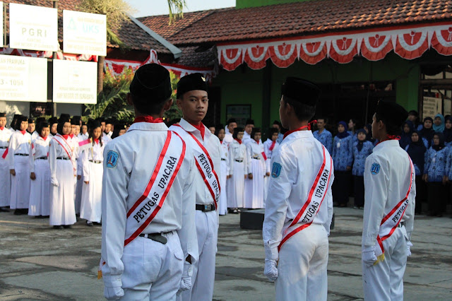 SMPN 25 Surabaya, Sekolah kawasan di Surabaya, Sekolah Menengah Pertama, Sekolah Unggulan, Sekolah Terbaik, Sekolah Kedinasan, Sekolah ikatan dinas