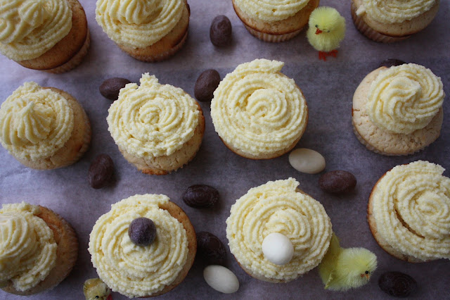 sitruunakuppikakku sitruunakuppikakut kuppikakku cupcake sitruuna pääsiäinen suklaamuna kuorrutus