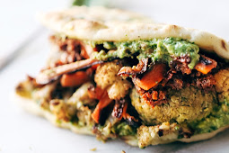 SPICY FALAFEL AND ROASTED VEGGIE NAAN-WICH #VEGAN #EASYRECIPES