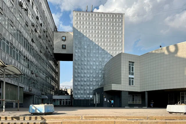 Автозаводская улица, Московский политехнический университет, корпус 1972 года постройки