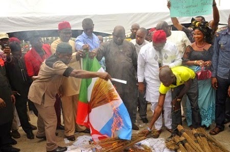 APC Decampees Burn Flags And Brooms In Abia