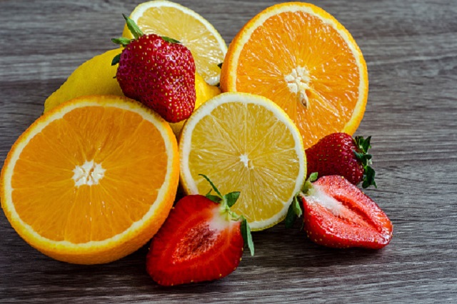 gambar buah strawberry dan jeruk