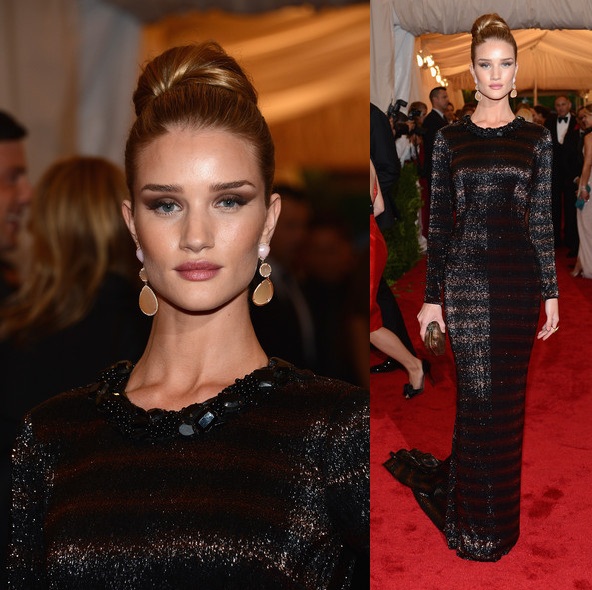 rosie huntington whiteley perfect pose