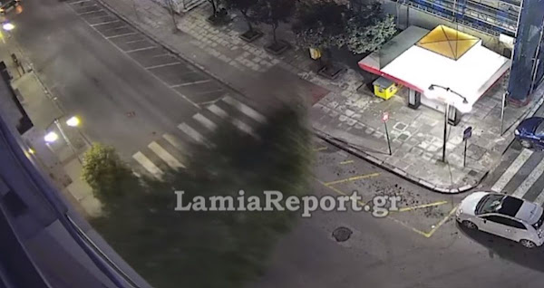 Η κάμερα κατέγραψε την πτώση του δέντρου στο κέντρο της Λαμίας