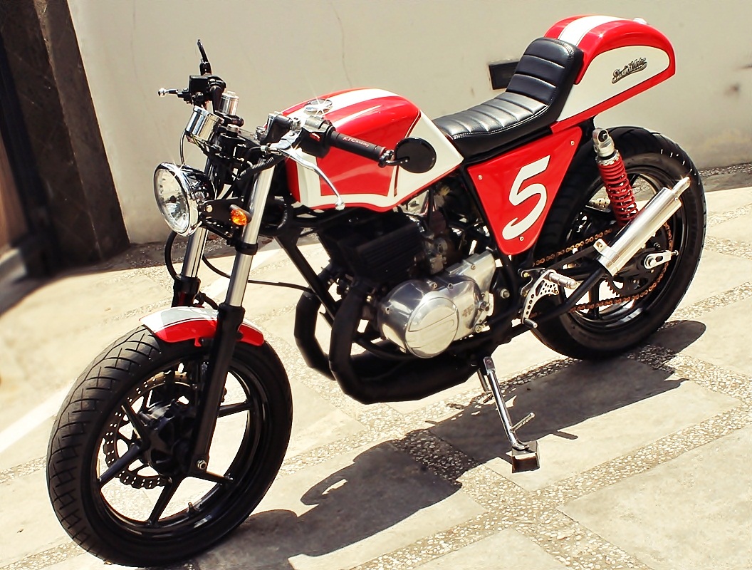 APIK GAYA CAFE RACER SUZUKI GT 185 78 StudioMotor Custom Bike