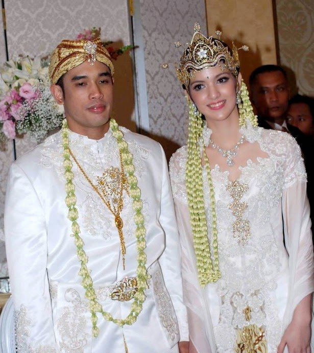 30 Konsep Terbaru Baju Pernikahan Adat Jawa Sunda