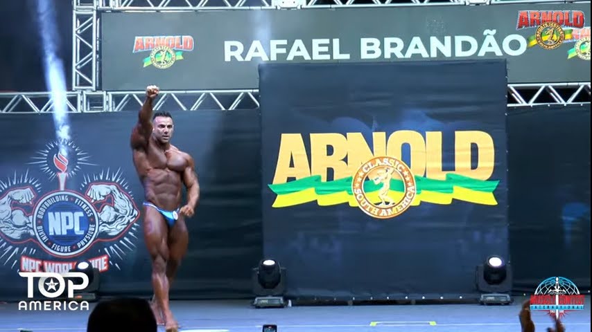 Rafael Brandão se apresenta no palco do Arnold Classic Brasil 2022. Foto: Reprodução