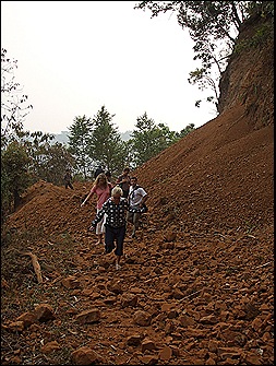 Cruzando la frontera de Tai trang-Sop Hun