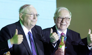 Charlie Munger, Warren Buffett thubms-up