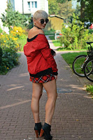 http://www.karyn.pl/2016/09/red-bomber-and-plaid-skirt_15.html