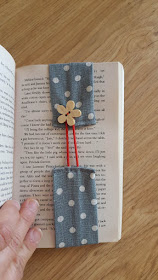 DIY self-adjusting fabric bookmarks