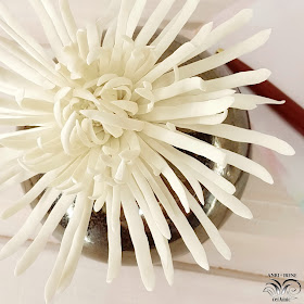 Porcelain chrysantemum