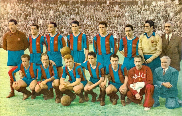 F. C. BARCELONA. Temporada 1952-53. Velasco, Seguer, Biosca, Segarra, Bosch, Flotats, Ramallets (suplente) y Daucik (entrenador); Basora, César, Kubala, Moreno, Manchón, Ángel Mur (masajista) y Modesto (auxiliar). F. C. BARCELONA 2 (Manchón, Kubala) VALENCIA C. F. 1 (Buqué). 19/04/1953. Campeonato de Liga de 1ª División, jornada 28. Barcelona, estadio de Las Corts. El Barcelona se proclamó Campeón de Liga, con Fernando Daucik de entrenador