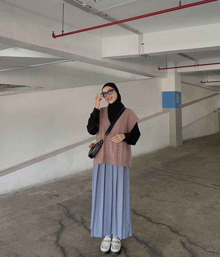 Inspirasi OOTD Hijab Rok Panjang Kekinian