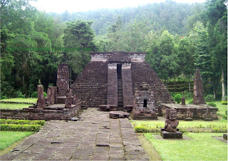  Kerajaan MAJAPAHIT adalah kerajaan terbesar di Asia tenggara yang pernah ada Candi-Candi Peninggalan Kerajaan Majapahit 