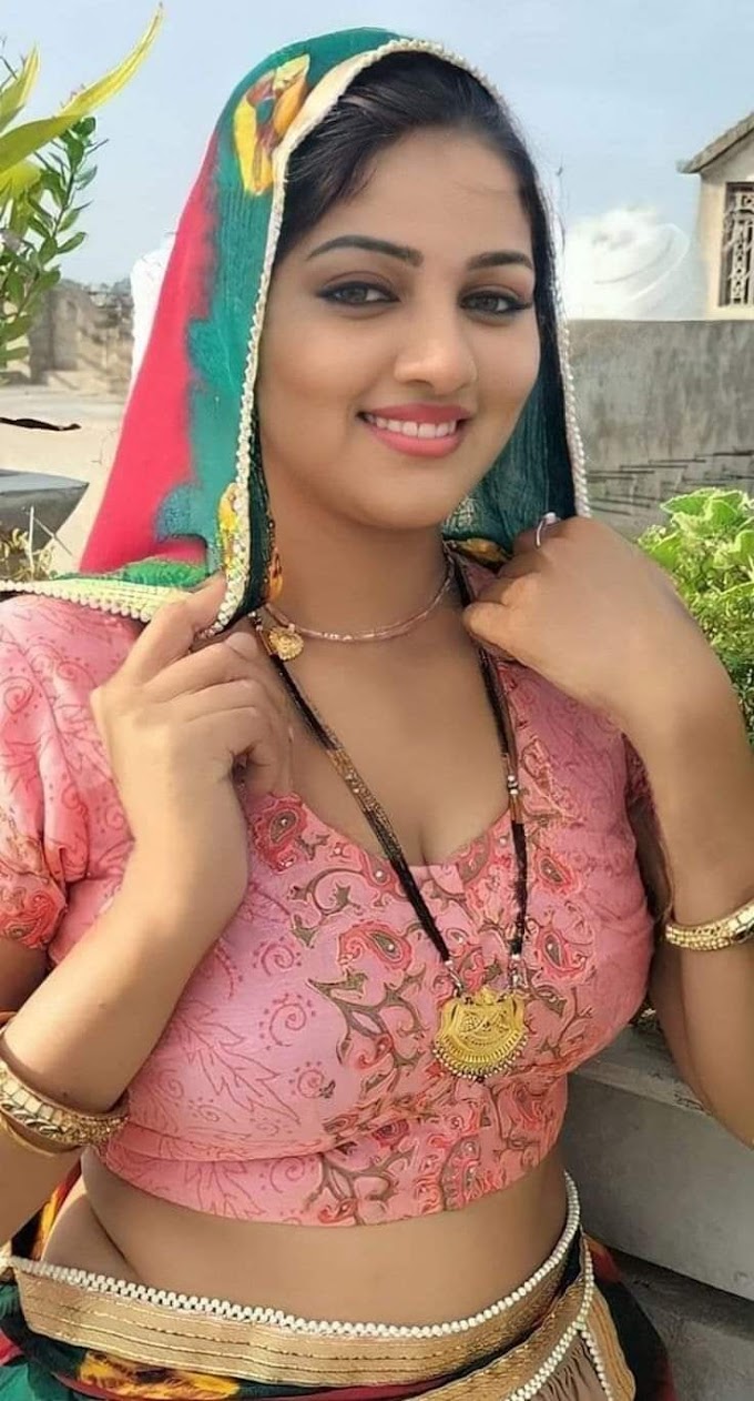 Beautiful Indian Girl in Saree