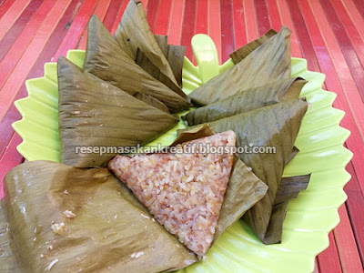  Cara menciptakan makanan ringan elok tradisional dari materi pisang matang dan beras ketan ini dikenal dengan  Resep Kelicuk Pisang Rasa Keju