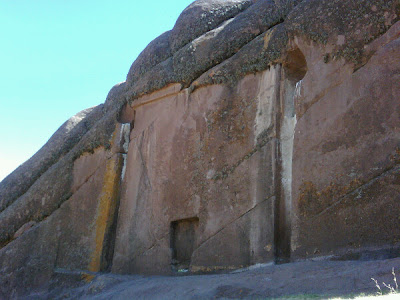 Puerta de Hayu Marca: Un ancestral portal estelar de los dioses en Perú