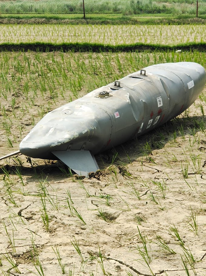 संत कबीर नगर में गिरा वायुसेना की मिसाइल जैसा फ्यूल टैंक लोगों में बड़ी उत्सुकता 