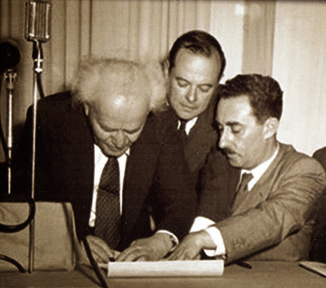 Firma de la fundación de Israel, foto tomada el 14 de mayo de 1948. Fotos insólitas que se han tomado. Fotos curiosas.