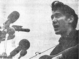 Phil Ochs, former Ohio State student, entertained the marchers with anti-war and anti-draft songs.