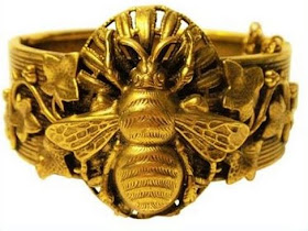 abeja anillo oro simbolo significado riqueza