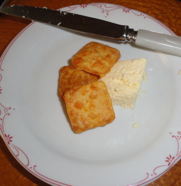 Farmer's cheese and biscuits/crackers