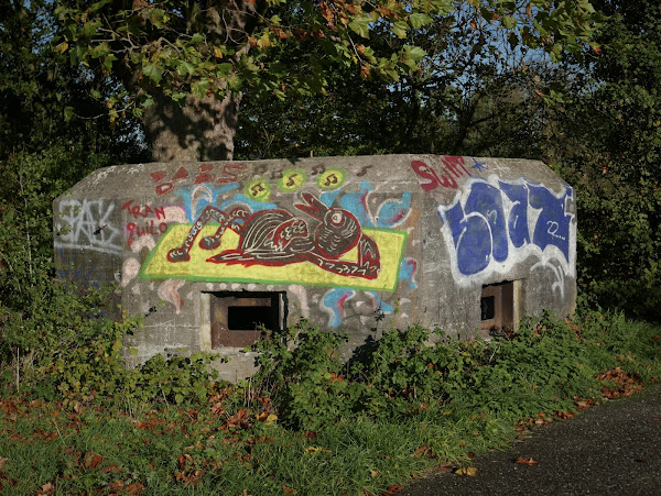 Graffiti op bunker, even buiten Velp