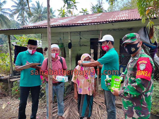 Desa Seuneubok Aceh Menyalurkan Paket Kesehatan Penanganan Covid-19 Kepada Masyarakat