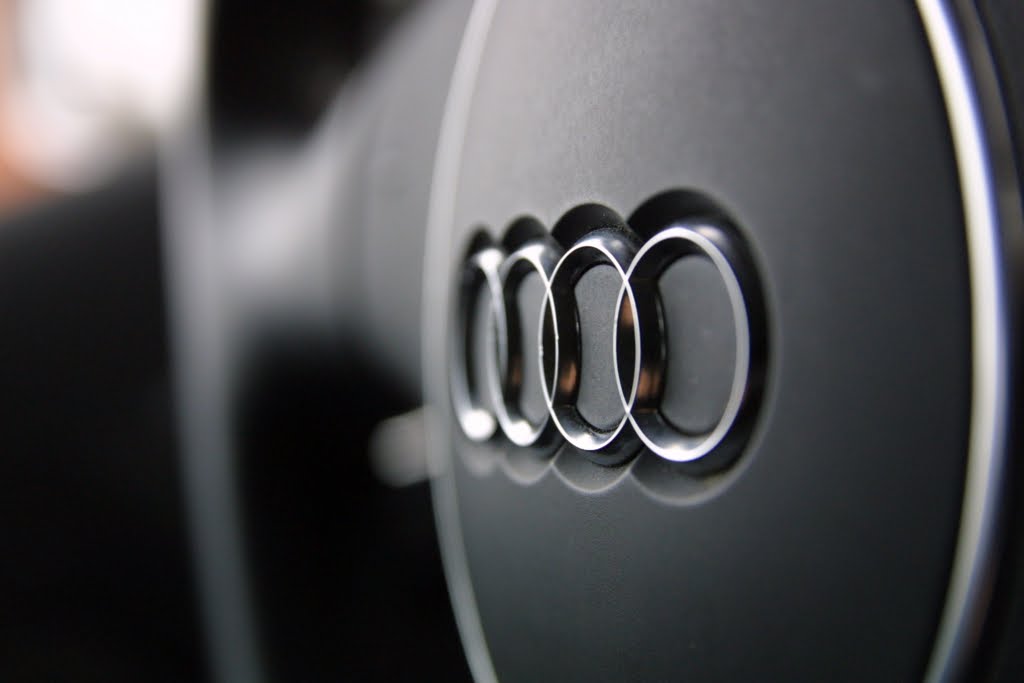 audi logo badge on streering wheel wallpaper