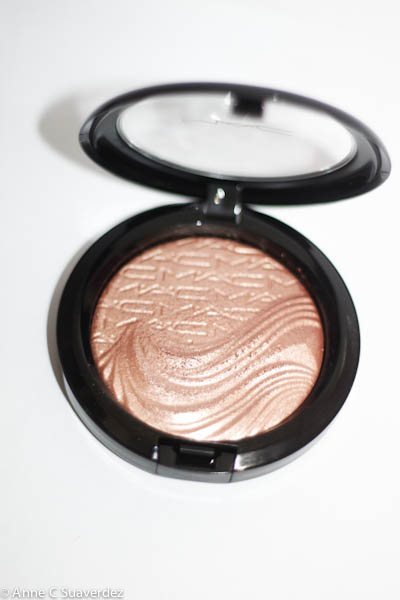 Review: MAC Superb Extra Dimension Skinfinish