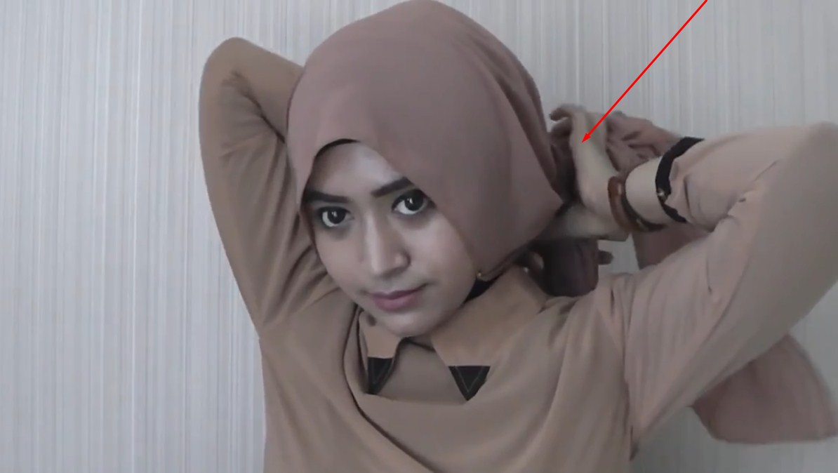 Cara Memakai Jilbab Panjang Semi Formal Ala Natasha Farani Hijab