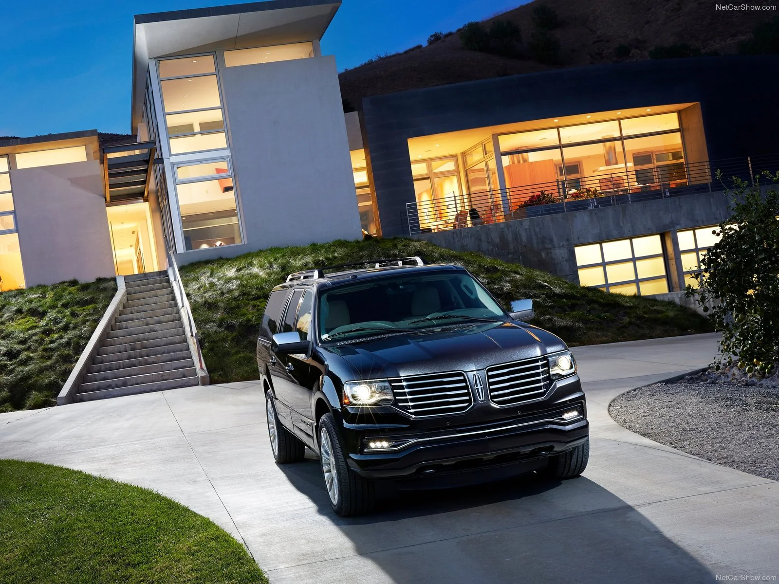 Hình ảnh xe ô tô Lincoln Navigator 2015 & nội ngoại thất