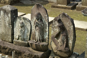 pierre tombale japonaise