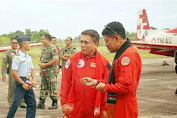 [Foto]: Irwandi Gagah Bersama Tim Aerobatic TNI AU