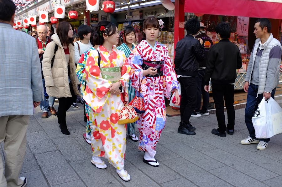 shopping around Senso-ji